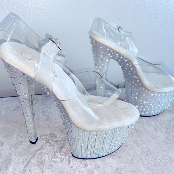 Pleasers - Picture 2 of 12